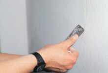 как заделать трещины в стене квартиры